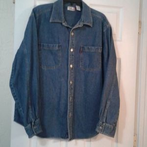 Men's Levi long sleeve denim short.